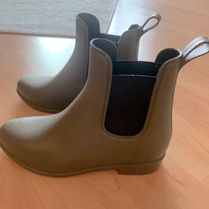 Army green rain booties!!